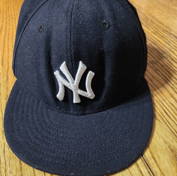 NY YANKEES Offical On Field CAP!! - Picture 2 of 7
